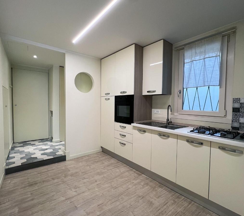 Nur 2 Casa Vacanze Bergamo Via Pignolo Bagian luar foto