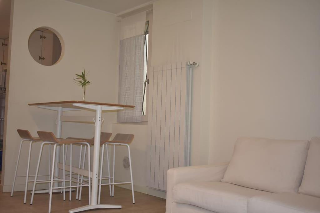 Nur 2 Casa Vacanze Bergamo Via Pignolo Bagian luar foto