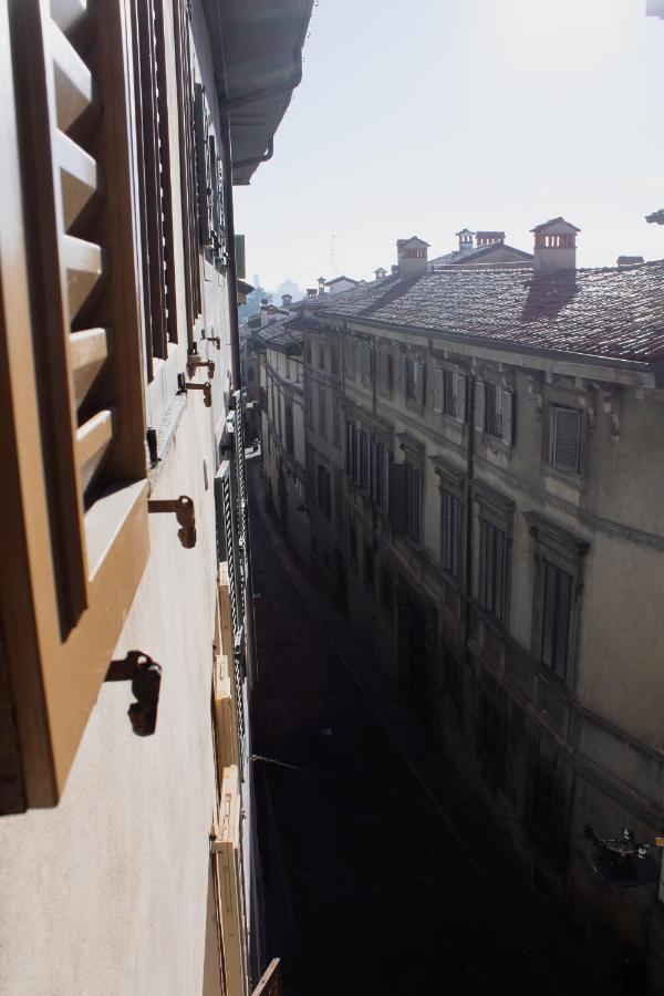 Nur 2 Casa Vacanze Bergamo Via Pignolo Bagian luar foto